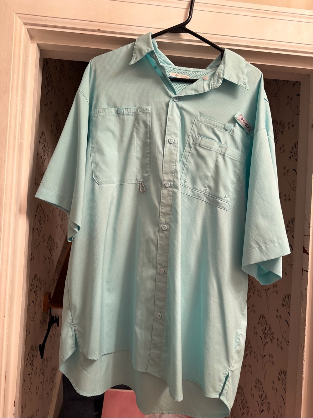 Columbia Men's Short-Sleeve Button-Down Shirt in Light Aqua